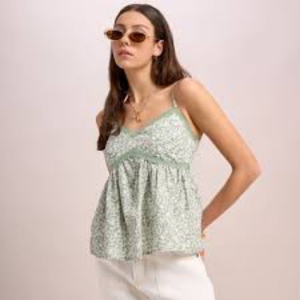 BRAND NEW WITH TAGS HOLLISTER TOP SZ. MED. PERFECT CONDITION